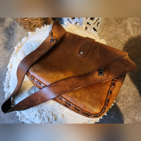 TRUE VINTAGE BROWN LEATHER, TOOLED AND HAND PAINTER PURSE - Picture 4 of 12